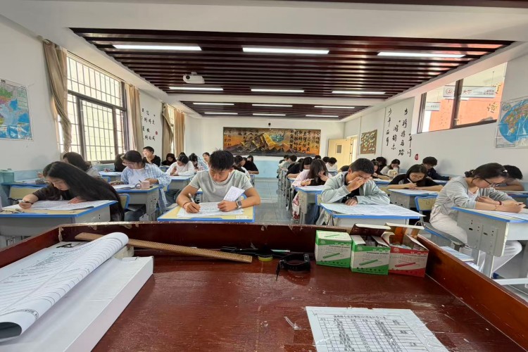 昆明经专高补学校（原云南师大附中老协补习学校）