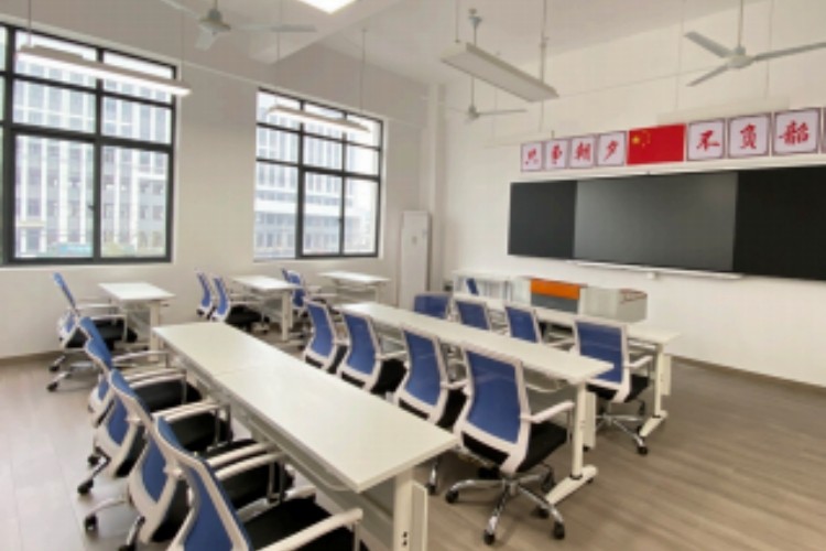 上海博达学校校区环境图