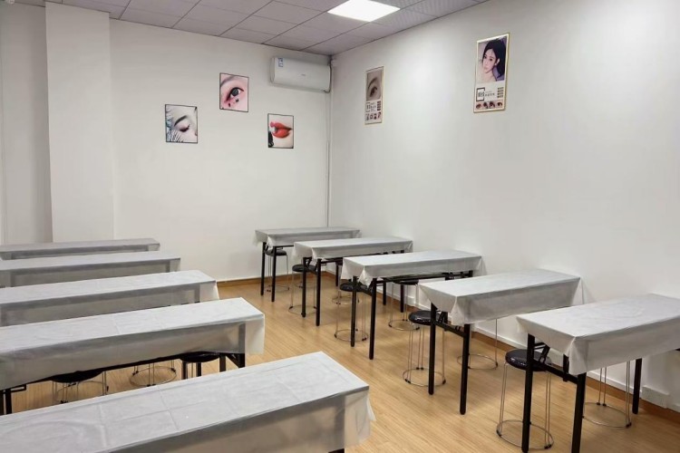 维丽雅美业商学院学校环境
