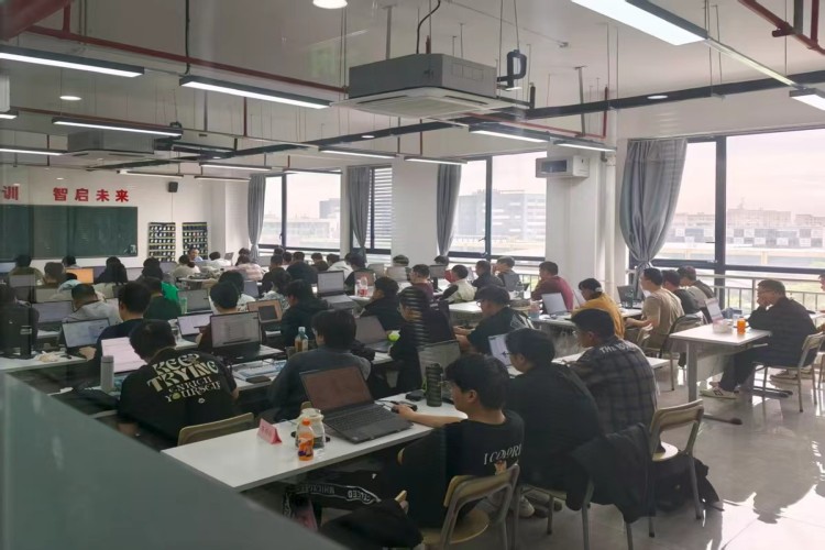 浙江数字技术人才就业实训基地环境图