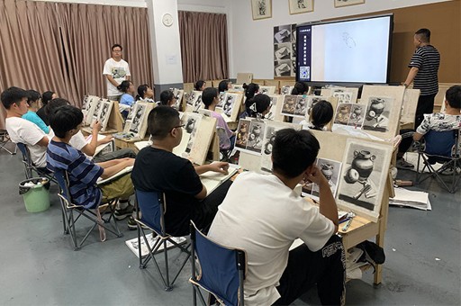 武汉央布艺术学校教室环境