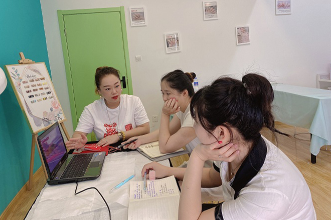 上海绘艺彩妆造型培训学校培训现场