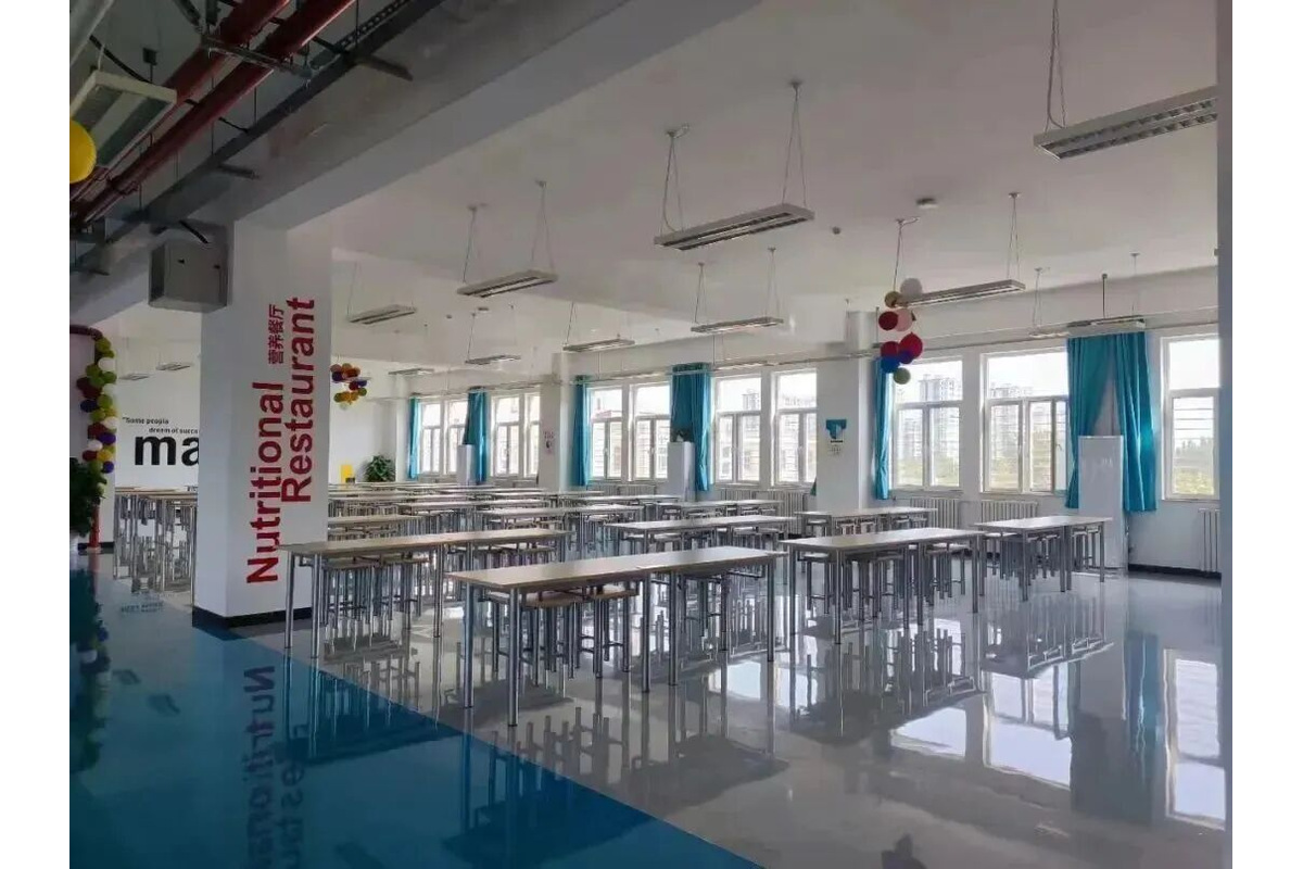 食堂就餐空间；实景仅反映拍摄时场景。